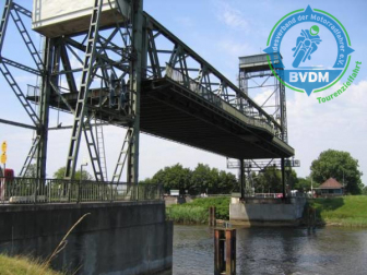 Stahlfachwerk-Hubbrücke über die Hunte bei Berne
