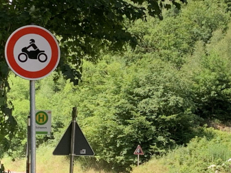 Verbotsschild an der Priorei