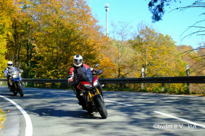 Biker auf der Landstrasse
