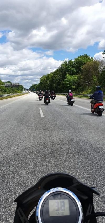 Mit 38 km/h auf der BAB 100