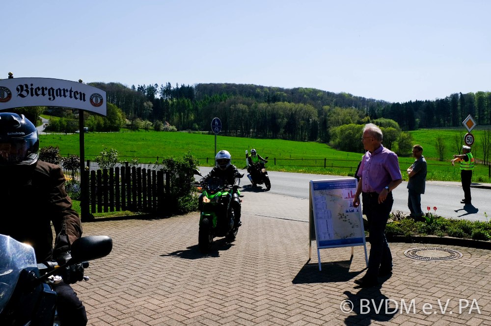 Motorradfahrer werden zur Kaffeepause angehalten