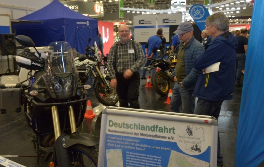 Markus Diewald im Gespräch mit Messebesuchern. Foto: Lenzen Markus Diewald im Gespräch mit Messebesuchern. Foto: Lenzen