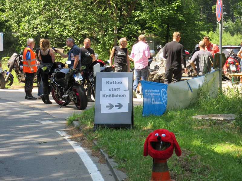 Kaffee statt Knöllchen Aktion gegen Streckensperrung
