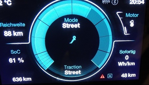 Motorad-Display wird in Zukunft nicht nur Daten zeigen, sondern auch senden. Foto: R. Mohr